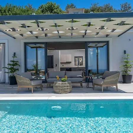 فيلة Luxury Gjovana's 2