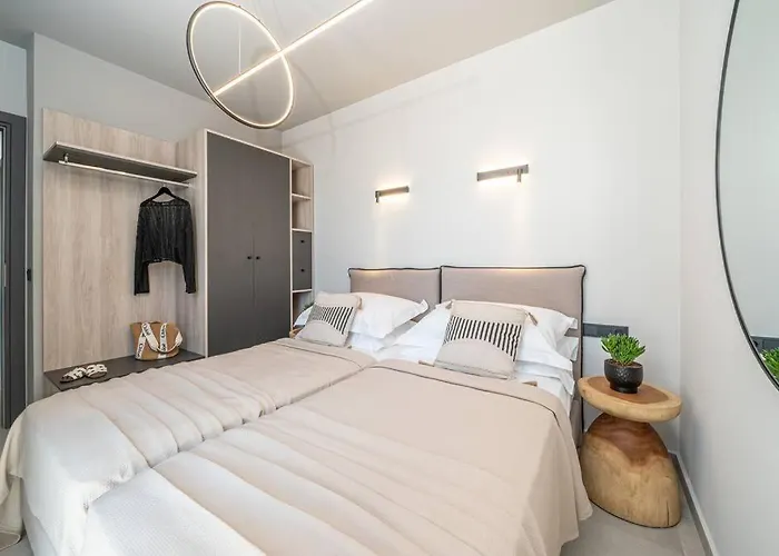 Luxury Gjovana's 2 Svoronata