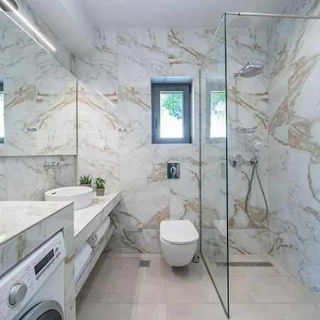 Luxury Gjovana's 2 * Свороната