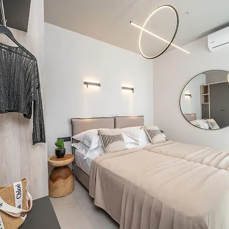 Luxury Gjovana's 2 Свороната