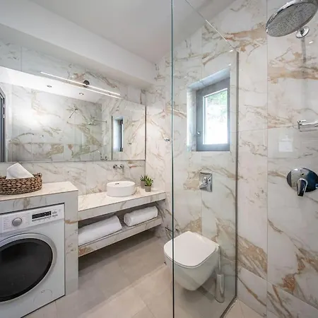 Luxury Gjovana's 2 Свороната